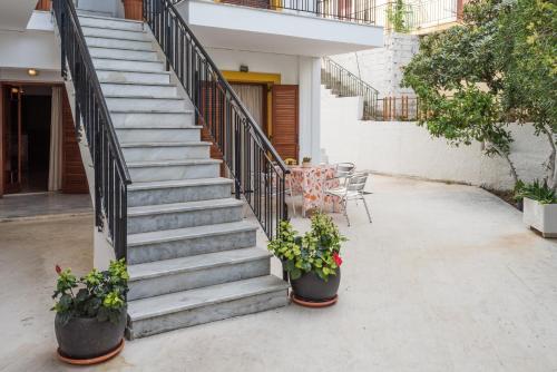Areti Apartments in Poros