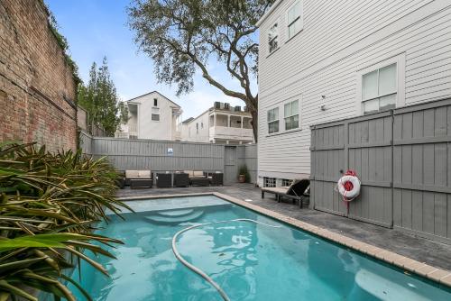 Luxury 3BR on Carondelet by Hosteeva - image 4