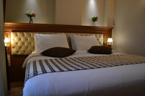 Standard Double Room image 10