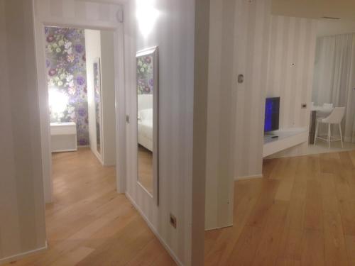 Embassy Aparthotel - image 11