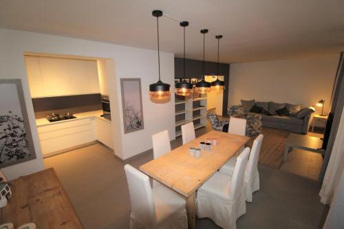 Kitchen, Haus Iris by ISA AGENTUR in Rottenstein