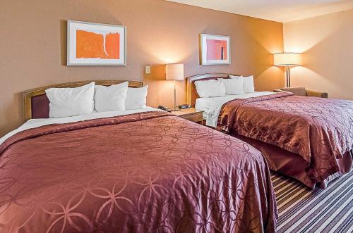 Econo Lodge Inn & Suites - Tap to explore photos