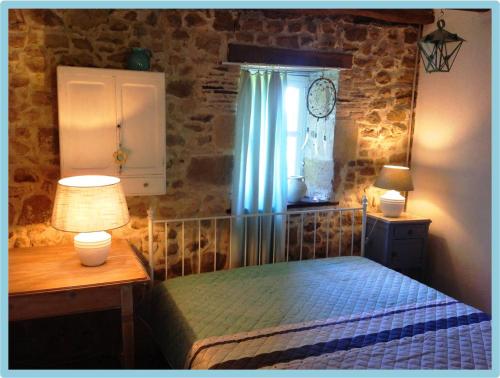 Domaine Charente Glamping Familyroom Le Jardin with external toilet & shower house & outdoor kitchen in Saint-Claud