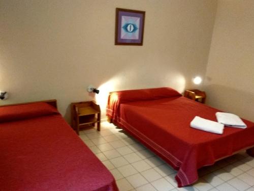 1 double bed, 1 twin bed