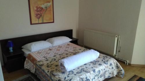 1 queen bed