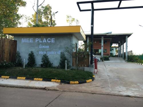 Entrance, Mee Place in Kumphawapi