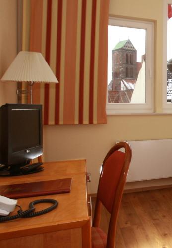 Standard Double or Twin Room image 4