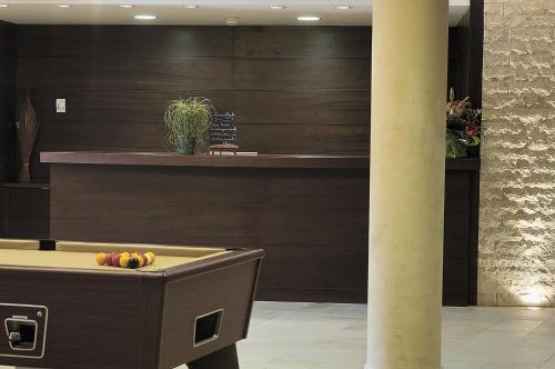 大堂, 盧卡斯特雷公寓式酒店 (Appart Hotel Lou Castelet) in 卡爾羅