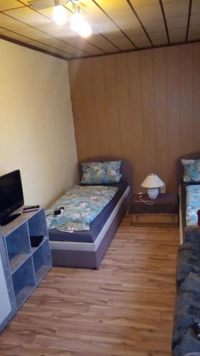 2 twin beds