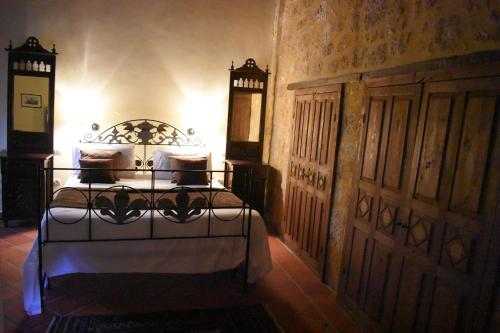 Antifanous Apartments