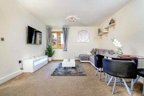 Two-Bedroom Apartment image 5