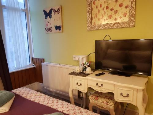 Adams Guest House - image 4