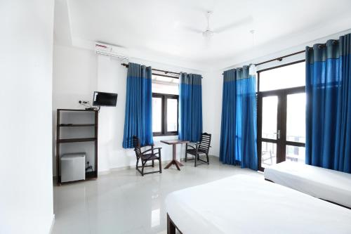 Shared lounge/TV area, Kaminrich Cottage in Matara
