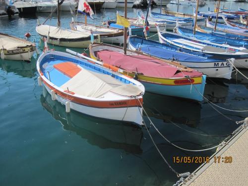 Les Calanques - Tap to explore photos
