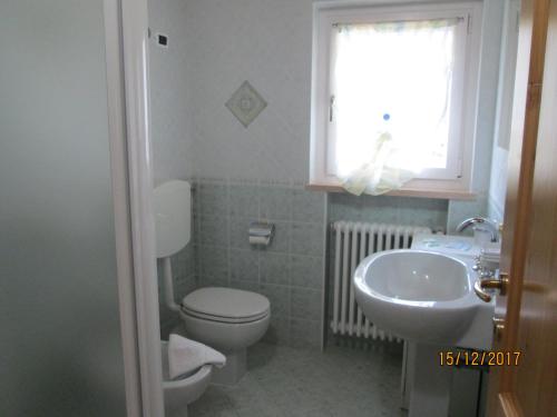 Two-Bedroom Apartment with Balcony image 9