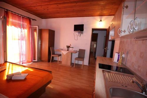  Studio Uvala Vela Stiniva 14511d in Zastražišće