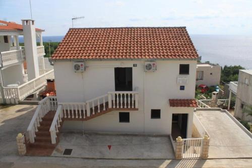 Apartments with a parking space Rukavac Vis - 8838 Vis 