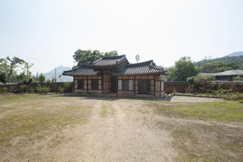 Jinrae Lee's Traditional House