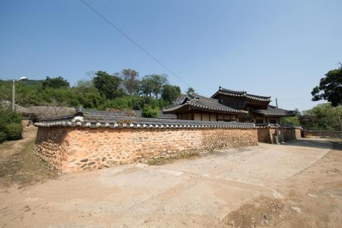 Jinrae Lee's Traditional House