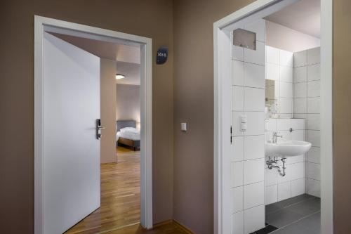 Economy Triple Room with Shared Bathroom