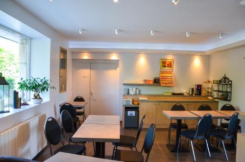 Logis hotel Aux Berges de l'Aveyron - 바/라운지