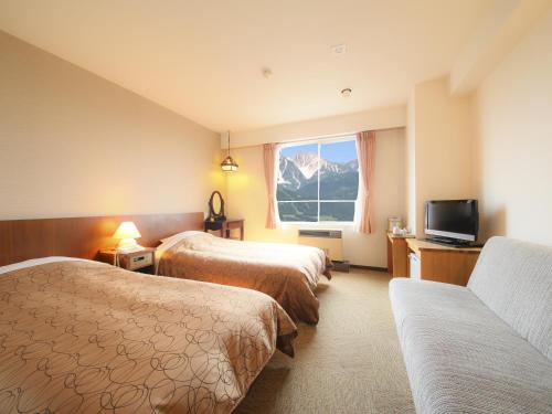 Standard Twin Room with Mountain View