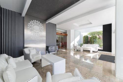 Sandos Benidorm Suites - image 10