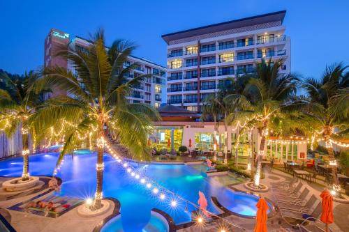 Swimming pool, The Beach Heights Resort in Kata