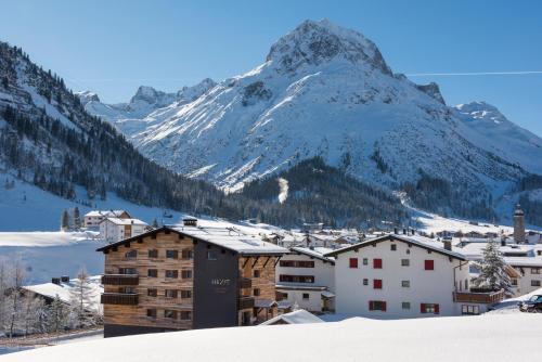 Apartment with Mountain View