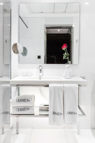 グラナドス 83 ホテル