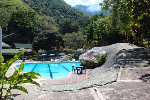 Skats, Rio Escondido in San Jeronimo