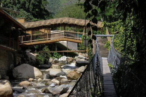 Apkārtne, Rio Escondido in San Jeronimo