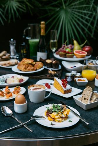 グラナドス 83 ホテル