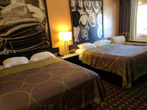 Super 8 by Wyndham Houston/Willowbrook Hwy 249 - image 2