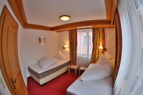 2 bedrooms, 3 beds
