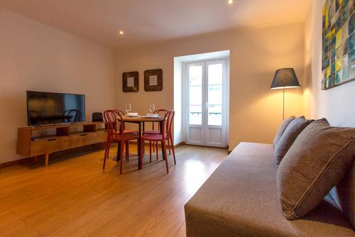 

Cosy Almirante by Homing
