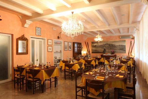 Étterem, Piccolo Hotel in Lizzano in Belvedere