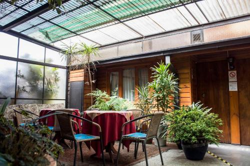 beranda/teres, Hotel Luanco in Temuco