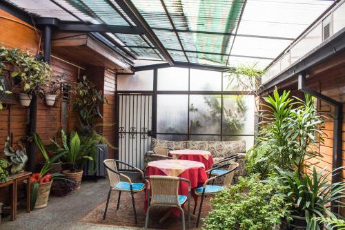 beranda/teres, Hotel Luanco in Temuco