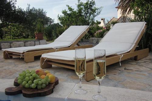 Family friendly apartments with a swimming pool Mundanije, Rab - 5075