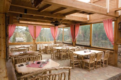 Restorāns, Etno naselje KUM in Sokolac