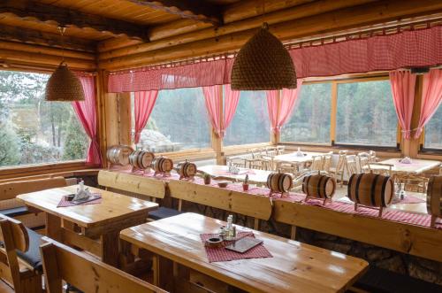 Restorāns, Etno naselje KUM in Sokolac