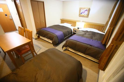 room detail thumbnail 1