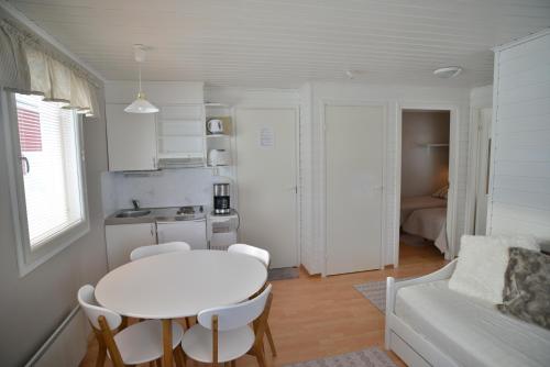 Kitchen, Guesthouse Haltinmaa in Kilpisjarvi