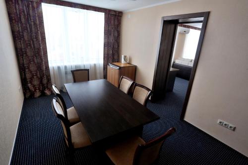 Neftyanik Hotel