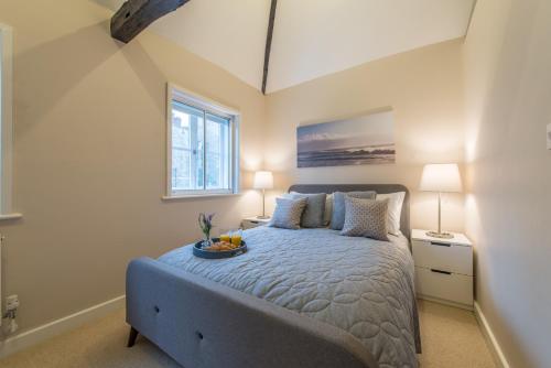 Central Windsor Apartment Facing the Castle
