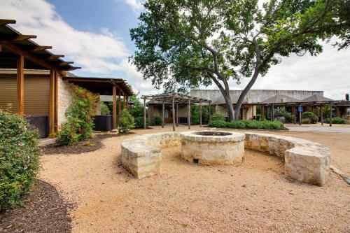 Wine Country Cottages On Main In Tx