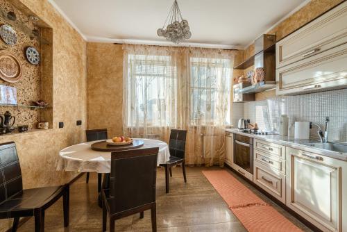 virtuve, Villa de Jardin in Sviatopetrivske