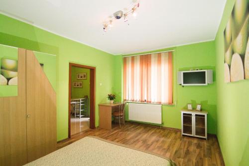 Studio Apartment image 4