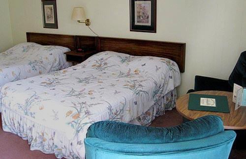 The Wayside Inn The Wayside Inn is perfectly located for both business and leisure guests in Bethlehem (NH). The property offers a high standard of service and amenities to suit the individual needs of all travelers.